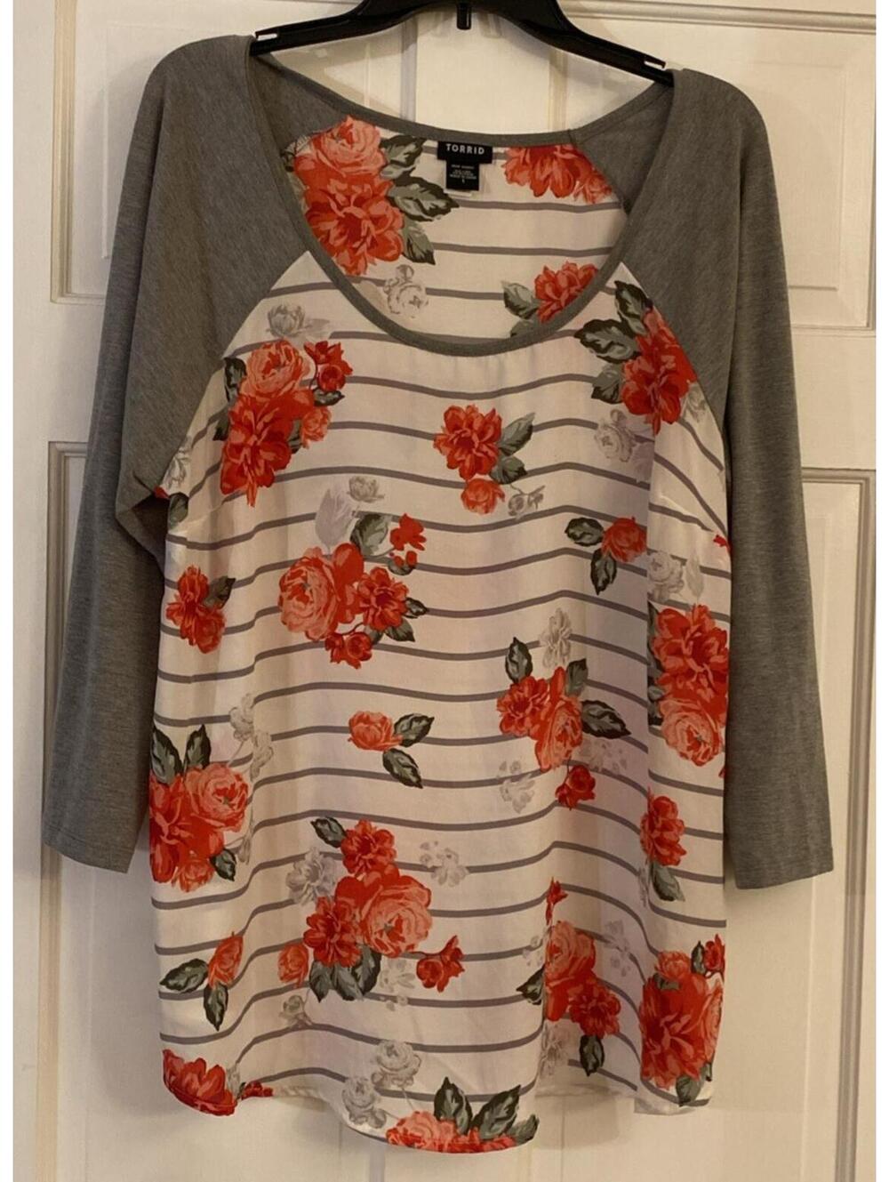 TORRID Sheer Floral Stripe Gray Sleeve Baseball Tee Blouse Size 1